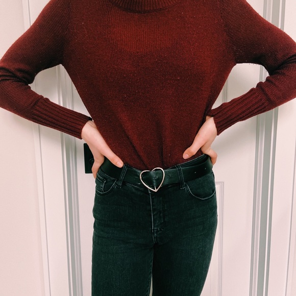 H&M Sweaters - H&M BURGUNDY KNIT SWEATER
